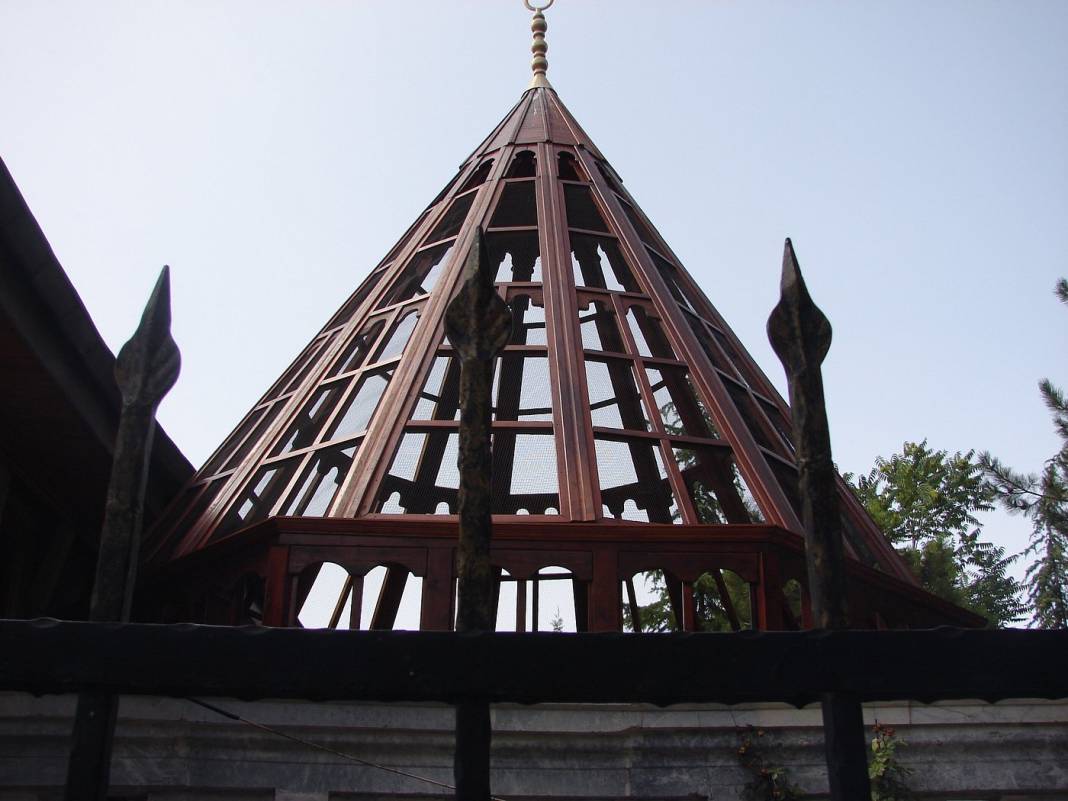 Mevlana’nın vasiyetini yerine getirmeyen isim kim? 5